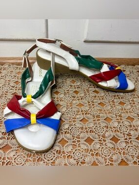 Vintage 90s Sofwear Primary Color Buckle Strappy Cushioned Flat Sandals Size 9